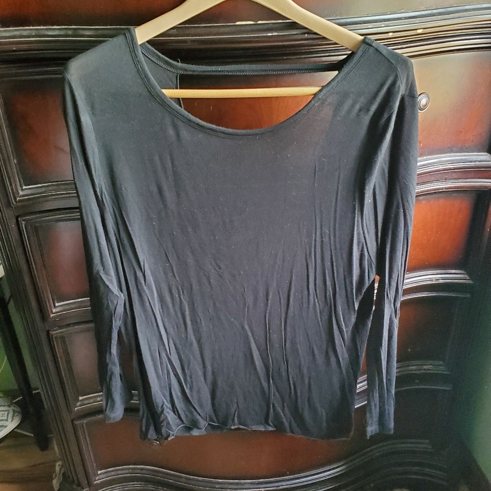 Long sleeve cotton tee with cut out back